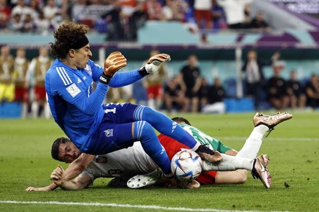 DOHA LR Mexico goalkeeper Guillermo Ochoa, Robert Lewandowski of Poland, Hector Moreno of Mexico during the FIFA World Cup Qatar 2022 group C match between Mexico and Poland at 974 Stadium on November 22, 2022 in Doha, Qatar AP Dutch Height MAURICE OF STONE FIFA World Cup Qatar 2022 2022 xVIxANPxSportx xMauricexvanxSteenxWKxIVx 458211417 originalFilename: 458211417.jpg