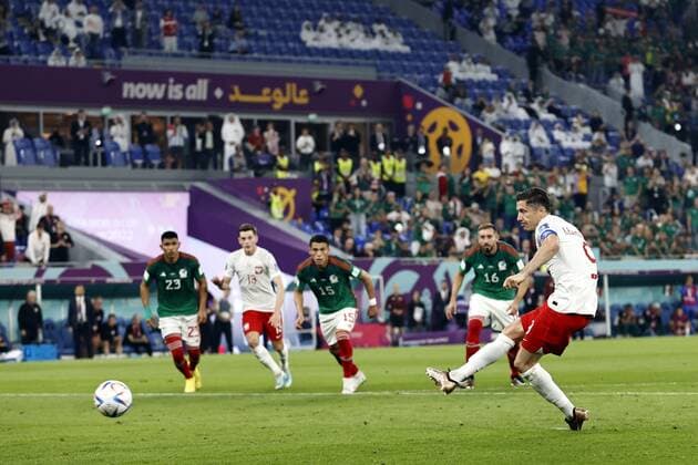 DOHA Robert Lewandowski of Poland during the FIFA World Cup Qatar 2022 group C match between Mexico and Poland at 974 Stadium on November 22, 2022 in Doha, Qatar AP Dutch Height MAURICE OF STONE FIFA World Cup Qatar 2022 2022 xVIxANPxSportx xMauricexvanxSteenxWKxIVx 458211462 originalFilename: 458211462.jpg