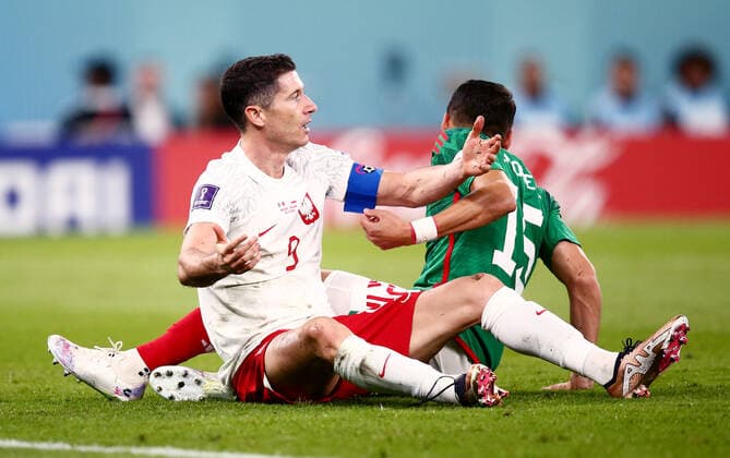 Mandatory Credit: Photo by Michael Zemanek Shutterstock (13626433bd) Robert Lewandowski of Poland gestures after being fouled for a penalty. Mexico v Poland, FIFA World Cup, WM, Weltmeisterschaft, Fussball 2022, Group C, Football, Stadium 974, Doha, Qatar - 22 Nov 2022 Editorial Use Only Mexico v Poland, FIFA World Cup 2022, Group C, Football, Stadium 974, Doha, Qatar - 22 Nov 2022 Editorial Use Only Copyright: xMichaelxZemanek Shutterstockx 13626433bd