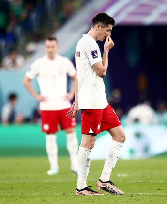 Mandatory Credit: Photo by Michael Zemanek Shutterstock (13626433cd) Robert Lewandowski of Poland looks dejected. Mexico v Poland, FIFA World Cup, WM, Weltmeisterschaft, Fussball 2022, Group C, Football, Stadium 974, Doha, Qatar - 22 Nov 2022 Editorial Use Only Mexico v Poland, FIFA World Cup 2022, Group C, Football, Stadium 974, Doha, Qatar - 22 Nov 2022 Editorial Use Only Copyright: xMichaelxZemanek Shutterstockx 13626433cd