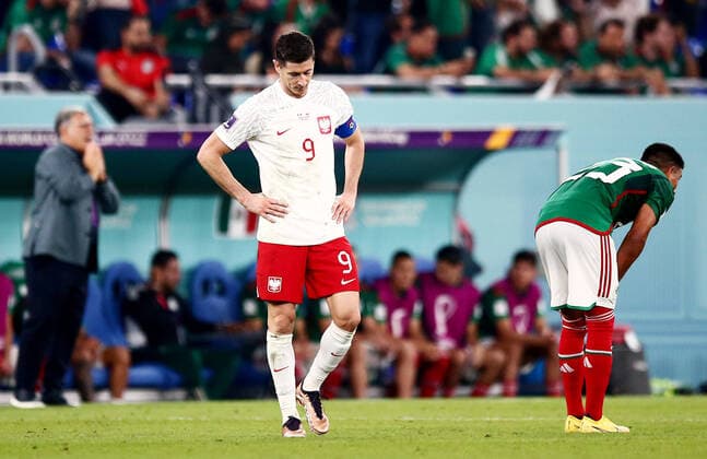 Mandatory Credit: Photo by Michael Zemanek Shutterstock (13626433bz) Robert Lewandowski of Poland looks dejected. Mexico v Poland, FIFA World Cup, WM, Weltmeisterschaft, Fussball 2022, Group C, Football, Stadium 974, Doha, Qatar - 22 Nov 2022 Editorial Use Only Mexico v Poland, FIFA World Cup 2022, Group C, Football, Stadium 974, Doha, Qatar - 22 Nov 2022 Editorial Use Only Copyright: xMichaelxZemanek Shutterstockx 13626433bz