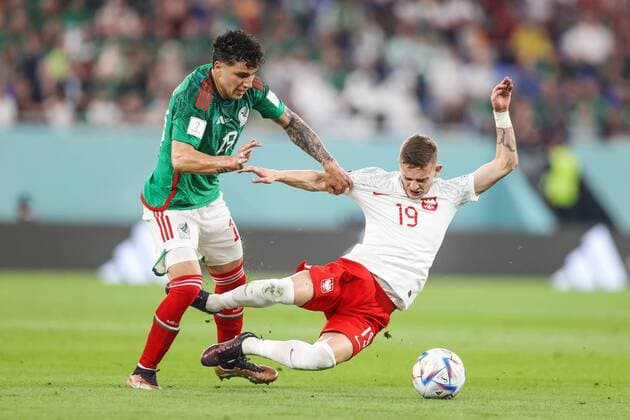22.11.2022 DOHA, KATAR (DOHA, QATAR) MISTRZOSTWA SWIATA W PILCE NOZNEJ KATAR 2022 ( FIFA World Cup, WM, Weltmeisterschaft, Fussball QUATAR 2022) PILKA NOZNA (FOOTBALL) MECZ MEKSYK - POLSKA (GAME MEXICO - POLAND) NZ SEBASTIAN SZYMANSKI FOTO LUKASZ GROCHALA CYFRASPORT NEWSPIX.PL --- Newspix.pl  20221122CSLG0120