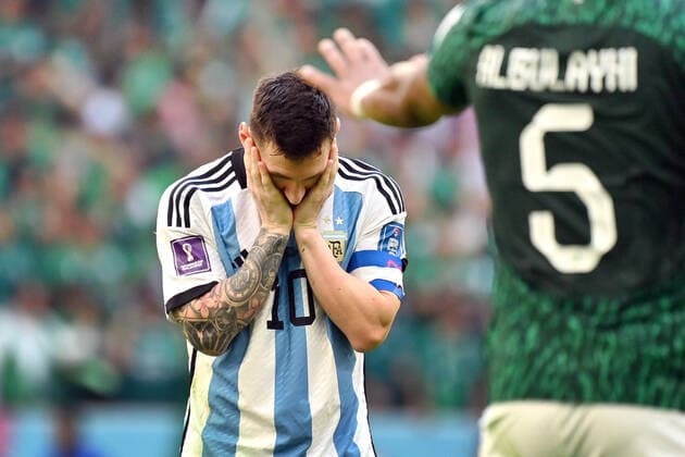 Lionel MESSI (ARG), Enttaeuschung,Frust, enttaeuscht,frustriert,niedergeschlagen, Aktion,Einzelbild,angeschnittenes Einzelmotiv,Halbfigur,halbe Figur. Spiel 8,Gruppe C Argentinien (ARG) - Saudi Arabien (KSA) 1-2 am 22.11.2022, Lussail Stadium. Fussball Weltmeisterschaft 20122 in Katar vom 20.11. - 18.12.2022 *** Lionel MESSI ARG , Disappointment,Frustration,Disappointed,Frustrated,Dejected,Action,Single image,Cropped single image,Half figure,Half figure Match 8,Group C Argentina ARG Saudi Arabia KSA 1 2 on 22 11 2022, Lussail Stadium Football World Cup 20122 in Qatar from 20 11 18 12 2022