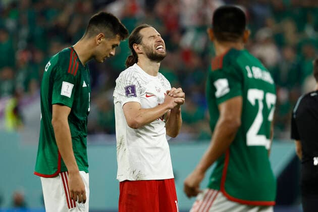 Grzegorz Krychowiak (C) of Poland reacts after the FIFA World Cup, WM, Weltmeisterschaft, Fussball soccer match of the group phase between Mexico and Poland at 974 stadium, Qatar, 22 November 2022. QATAR 2022: Mexico vs. Polonia !ACHTUNG: NUR REDAKTIONELLE NUTZUNG!  Copyright: xJoséxMéndezx GR2501 20221122-3e64aed73dd519fbd184e561c94595c5deb2f1c2