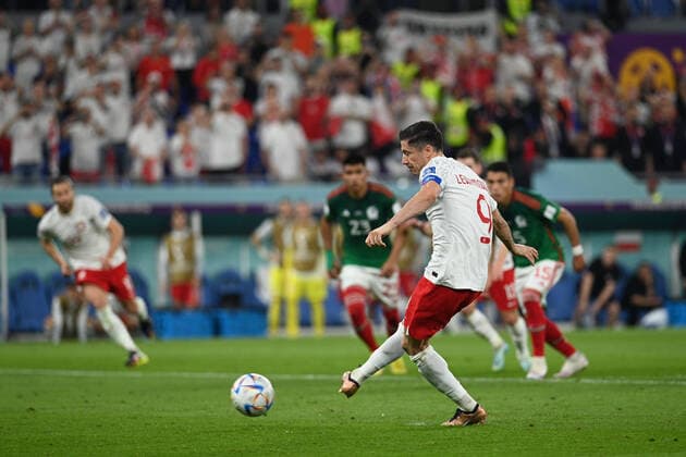 Mexico vs Poland DOHA, CA - 22.11.2022: MEXICO VS POLAND - Robert Lewandowski of Poland during the match between Mexico and Poland, valid for the group stage of the World Cup, held at Stadium 974 in Doha, Qatar. (Photo: Richard Callis Fotoarena) x2297306x  RichardxCallis