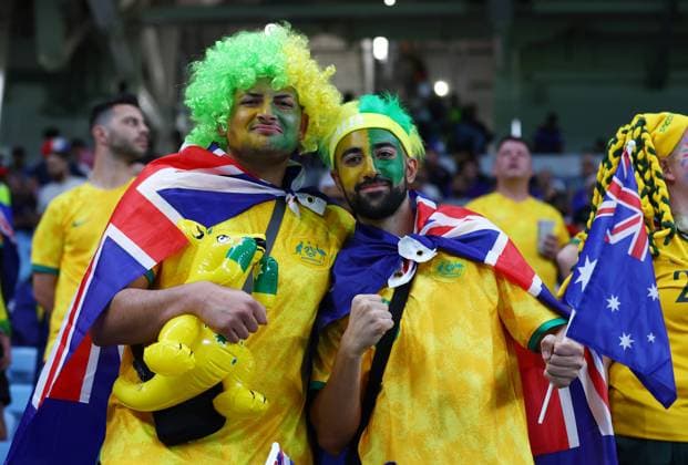 Al Wukair, Qatar, 22nd November 2022. Australian fans before the FIFA World Cup, WM, Weltmeisterschaft, Fussball 2022 match at Al Janoub Stadium, Al Wukair. Picture credit should read: David Klein Sportimage EDITORIAL USE ONLY. No use with unauthorised audio, video, data, fixture lists, club league logos or live services. Online in-match use limited to 120 images, no video emulation. No use in betting, games or single club league player publications. SPI-2055-0008
