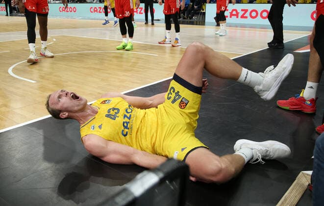 Sport Themen der Woche KW47 Sport Bilder des Tages Luke Sikma jubelnd Freude Emotion Jubel nach Dunking Punkterfolg Basketball Euroleague EL Herren Saison 2022 2023 22.11.2022 ALBA Berlin vs. Roter Stern Belgrad *** Luke Sikma jubilant joy emotion jubilation after dunking points success Sports Basketball Euroleague EL Men season 2022 2023 22 11 2022 ALBA Berlin vs Red Star Belgrade