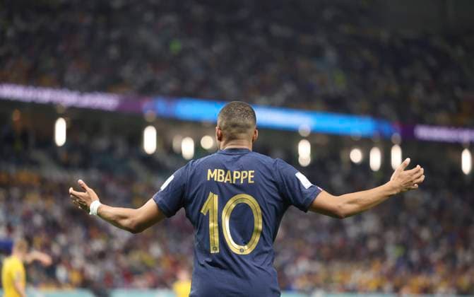 (221122) -- AL WAKRAH, Nov. 22, 2022 -- Kylian Mbappe of France gestures during the Group D match between France and Australia of the 2022 FIFA World Cup, WM, Weltmeisterschaft, Fussball at Al Janoub Stadium in Al Wakrah, Qatar, Nov. 22, 2022. ) (SP)QATAR-AL WAKRAH-2022 WORLD CUP-GROUP D-FRA VS AUS LixMing 