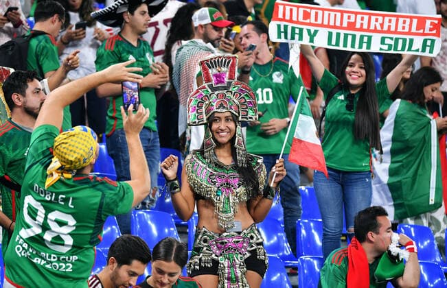Fussball, Weltmeisterschaft, 2022, Herren, Qatar, Gruppe C, 1. Spieltag, Stadium 974: Mexico - Polen 0:0; Fan Mexiko. Fan, Fans, Fankultur, Begeisterung. FIFA REGULATIONS PROHIBIT ANY USE OF PHOTOGRAPHS AS IMAGE SEQUENCES AND OR QUASI-VIDEO *** Football, World Cup, 2022, Men, Qatar, Group C, 1 Matchday, Stadium 974 Mexico Poland 0 0 Fan Mexico Fan, Fans, Fan Culture, Enthusiasm FIFA REGULATES PROHIBIT ANY USE OF PHOTOGRAPHS AS IMAGE SEQUENCES AND OR QUASI VIDEO