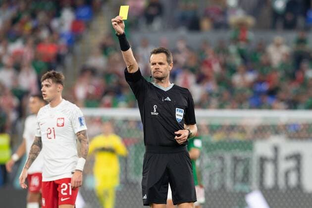 RECORD DATE NOT STATED FIFA World Cup, WM, Weltmeisterschaft, Fussball Qatar 2022 Mexico vs Poland Referee Chris Beath of Australia during the game Mexican national team, Nationalteam (Mexico) vs Poland, Corresponding to Group C of the FIFA World Cup Qatar 2022, at 974 Stadium, Ras Abu Aboud, November 22, 2022. <br><br> Arbitro Chris Beath de Australia durante el partido Seleccion Nacional Mexicana (Mexico) vs Polonia, correspondiente al Grupo C de la Copa Mundial de la FIFA Qatar 2022, en el Estadio 974, Ras Abu Aboud, 22 de noviembre de 2022. RAS ABU ABOUD DOHA QATAR Copyright: xDavidxLeahx 20221122_6615