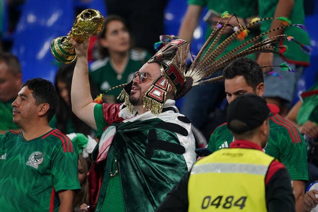 Stadium 974 Stadium DOHA, QATAR - NOVEMBER 22: Supporters of Team Mexico holds a similar trophy of World Cup during the FIFA World Cup, WM, Weltmeisterschaft, Fussball Qatar 2022 group C match between Mexico and Poland at Stadium 974 Stadium on November 22, 2022 in Doha, Qatar. (Photo by Florencia Tan Jun PxImages) (Florencia Tan Jun SPP) Copyright: xFlorenciaxTanxJunx xSPPx spp-en-FlTaJu-ftj221122012_mex-pol