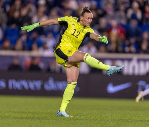 November 13, 2022, Harrison, NJ, United States: HARRISON, NJ - NOVEMBER 13: Almuth Schult 12 of Germany punts the ball during a game between Germany and USWNT at Red Bull Arena on November 13, 2022 in Harrison, New Jersey. Harrison United States - ZUMAt139 20221113_zaa_t139_021 Copyright: xBradxSmith IsixPhotosx