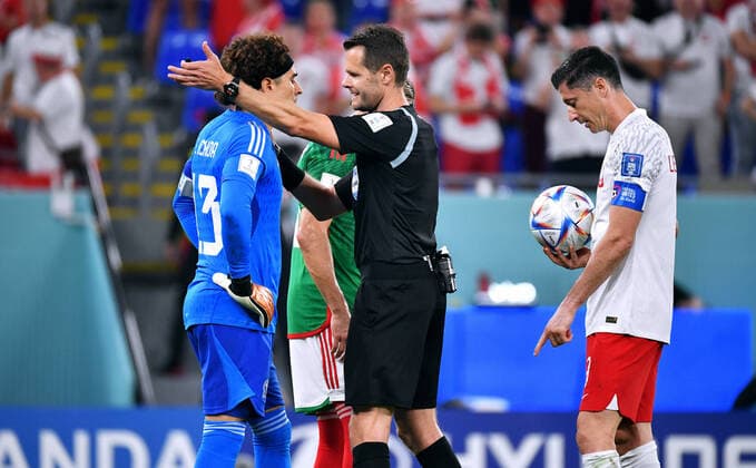 Football, World Cup, 2022, Men, Qatar, Group C, Matchday 1, Stadium 974 Mexico Poland 0 0 Guillermo Ochoa MEX , Referee Christopher Beath AUS , Robert Lewandowski POL Action FIFA REGULATES PROHIBIT ANY USE OF PHOTOGRAPHS AS IMAGE SEQUENCES AND OR QUASI VIDEO
