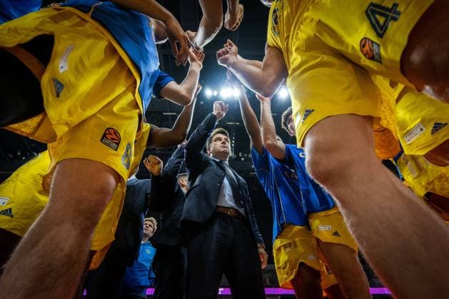 Basketball Berlin 22 11 2022 Season 2022 2023 Euroleague Regular Season Alba Berlin Red Star Belgrade Huddle Israel Gonzalez Alba Berlin, coach and other
