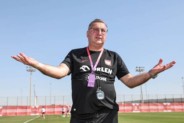 23.11.2022 DOHA, KATAR (DOHA, QATAR) MISTRZOSTWA SWIATA W PILCE NOZNEJ KATAR 2022 ( FIFA World Cup, WM, Weltmeisterschaft, Fussball QUATAR 2022) PILKA NOZNA - KADRA REPREZENTACJA POLSKI, BAZA TRENINGOWA REPREZENTACJI POLSKI TRENING WYROWNAWCZY REPREZENTACJI POLSKI NZ CZESLAW MICHNIEWICZ - TRENER HEAD COACH FOTO LUKASZ GROCHALA CYFRASPORT NEWSPIX.PL --- Newspix.pl  20221123CSLG0056