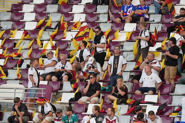 QAT, WM FIFA 2022, Group E, Deutschland vs Japan 23.11.2022, Khalifa International Stadium, Doha, QAT, WM FIFA 2022, Group E, Deutschland vs Japan, im Bild Deutsche Fans auf den Tribünen.. *** QAT, WM FIFA 2022, Group E, Germany vs Japan 23 11 2022, Khalifa International Stadium, Doha, QAT, WM FIFA 2022, Group E, Germany vs Japan, in picture German fans on the stands nordphotoxGmbHx xBratic nph00250