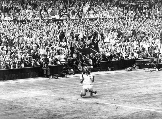 SEKLET 80 ARKIV 1980 - Bild ur boken Platat s237. Efter tre timmar och 53 minuter har Björn Borg vunnit sin femte Wimbledontitel och vralar ut sin lycka. LONDON ENGLAND Tennis x51x *** SEKLET SPORT 80 ARCHIVE 1980 Picture from the book Platat p237 After three hours and 53 minutes Björn Borg has won his fifth Wimbledon title and is waltzing away in happiness LONDON ENGLAND Tennis x51x  Copyright: xOllexSeijboldx WIMBLEDON 1980 BJÖRN BORG