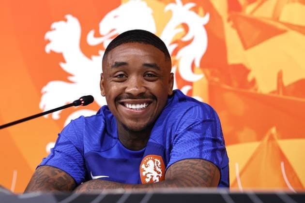 DOHA Steven Bergwijn during a media moment of the Dutch national team at the Qatar University training complex on November 23, 2022 in Doha, Qatar The Dutch national team is preparing for the World Cup match against Ecuador ANP MAURICE VAN STONE FIFA World Cup Qatar 2022 2022 xVIxANPxSportx xxANPxIVx 458244912 originalFilename: 458244912.jpg