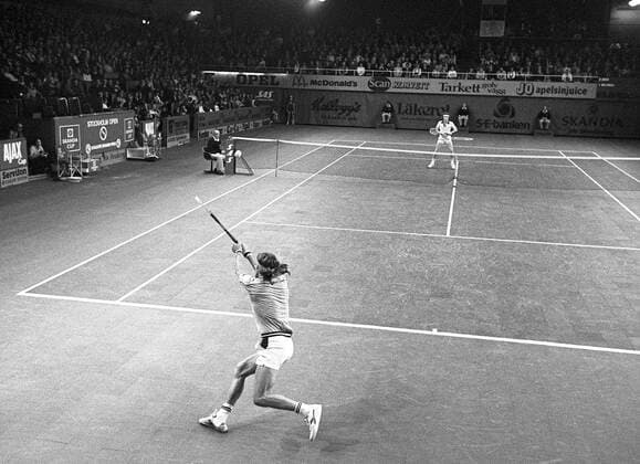 STOCKHOLM 1978 11 12 Björn Borg hits a double backhand in his meeting with John McEnroe, USA, in the semi-finals of the Stockholm Open McEnroe wins by 6 3, 6 4 in their first meeting and it is Borgs first loss to a younger opponent Stockholm Sweden TENNIS x53x  Copyright: xSven-ErikxSjöberg DN TTx BORG - MCENROE SO 1978