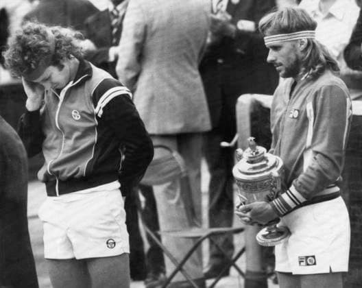 ARCHIVE LONDON 19800705 Björn Borg (right) has won the prestigious Wimbledon tennis tournament for the fifth time in a row Finalist John McEnroe, USA, drops out LONDON UK TENNIS x51x  Copyright: xOLLExSEIJBOLDx xTTx BORG-MCENROE
