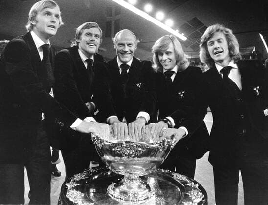 STOCKHOLM 1975 12 21 Swedish Davis Cup team with trophy after victory in the final against Czechoslovakia Fr v Birger Andersson, Ove Bengtson, Lennart Bergelin leader , Björn Borg and Rolf Norberg STOCKHOLM SWEDEN Tennis x23x  Copyright: xFolkexHellbergx xDNx xTTx DAVIS CUP 1975 FINAL SVE-TJE
