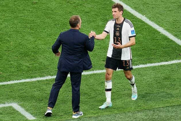 RECORD DATE NOT STATED FIFA World Cup, WM, Weltmeisterschaft, Fussball Qatar 2022 Germany vs Japan Hansi Flick head coach and Thomas Muller of Germany during the game Germany vs Japan, Corresponding to Group E of the FIFA World Cup Qatar 2022, at Khalifa International Stadium, Al Rayyan, Doha, November 23, 2022. <br><br> Hansi Flick Director Tecnico y Thomas Muller de Alemania durante el partido Alemania vs Japon, correspondiente al Grupo E de la Copa Mundial de la FIFA Qatar 2022, en el Estadio Internacional Khalifa, Al Rayyan, Doha, 23 de noviembre de 2022. AL RAYYAN DOHA QATAR Copyright: xJorgexMartinezx 20221123_7675