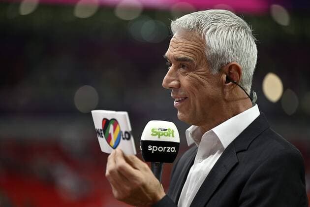 DOHA, QATAR - NOVEMBER 23 : Deprez Pierre (RTBF) with the armband Â« one love Â» during the FIFA World Cup, WM, Weltmeisterschaft, Fussball Qatar 2022 Groupe F match between Belgium and Canada at the Ahmad Bin Ali Stadium on November 23, 2022 in Doha, Qatar, 23 11 2022 ( Belgium v Canada - FIFA World Cup Qatar 2022 PhotoNews Panoramic 