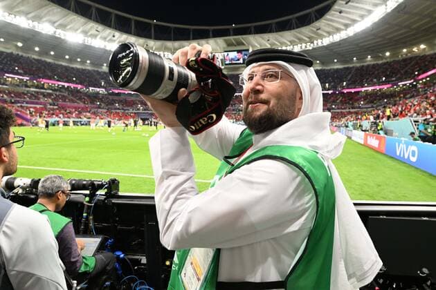 DOHA, QATAR - NOVEMBER 23 : An Arab photographer pictured during the FIFA World Cup, WM, Weltmeisterschaft, Fussball Qatar 2022 Groupe F match between Belgium and Canada at the Ahmad Bin Ali Stadium on November 23, 2022 in Doha, Qatar, 23 11 2022 ( Belgium v Canada - FIFA World Cup Qatar 2022 PhotoNews Panoramic 