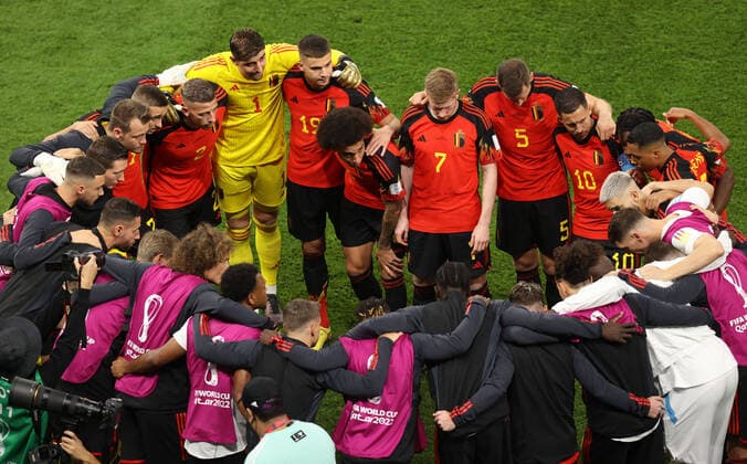 Belgien gegen Kanada FIFA Fussball-Weltmeisterschaft 23. November 2022, Doha, Katar FIFA Fussball-Weltmeisterschaft Gruppe F Belgien gegen Kanada die belgischen Spieler besprechen sich vor dem Spiel Foto Charlotte Wilson Abseits Doha Katar  Copyright: xCharlottexWilsonx xOffsidexOffside