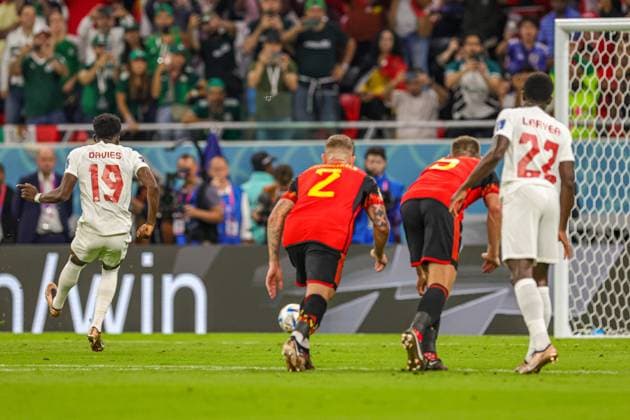 Belgium v Canada 2022 FIFA World Cup, WM, Weltmeisterschaft, Fussball 23 11 2022. Match Nine Alphonso Davies (19) of Canada takes a penalty during the 2022 Fifa World Cup match between Belgium and Canada at Ahmad bin Ali Stadium, Al Rayyan, Qatar on 23 November 2022. Editorial use only , Copyright: xNigelxKeenex PSI-16406-0014