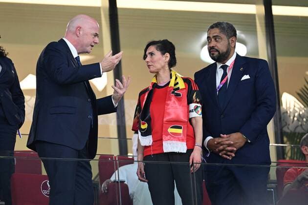 DOHA, QATAR - NOVEMBER 23 : Fifa president Gianni Infantino talking to Van Den Bulck Paul President of Royal Belgian Football Federation and Belgian Minister of Foreign affaires Hadja Lahbib (MR) during the FIFA World Cup, WM, Weltmeisterschaft, Fussball Qatar 2022 Groupe F match between Belgium and Canada at the Ahmad Bin Ali Stadium on November 23, 2022 in Doha, Qatar, 23 11 2022 ( Belgium v Canada - FIFA World Cup Qatar 2022 PhotoNews Panoramic 