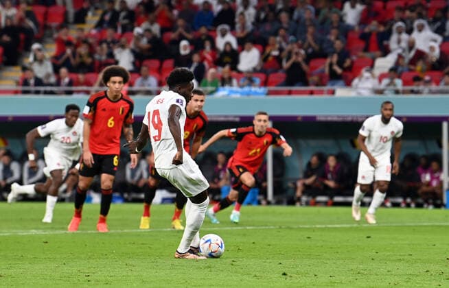 Football, Men, 2022 23 season, World Cup in Qatar, Group F 1 matchday , Belgium Canada at Ahmed bin Ali Stadium in Ar Rayyan, Alphonso Davies Canada fails from the penalty spot to goalkeeper Thibaut Courtois Belgium , 23 11 2022, Copyright: xMatthiasxKochx