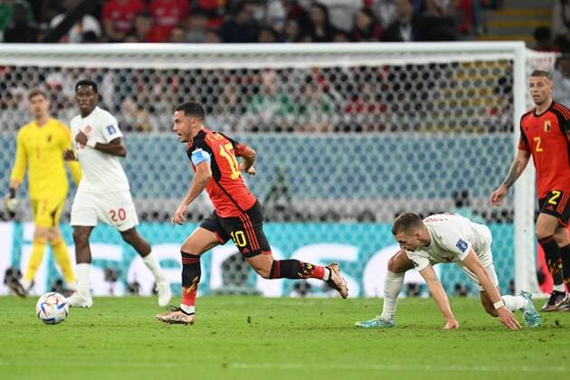 DOHA, QATAR - NOVEMBER 23 : Hazard Eden midfielder of Belgium beats Johnston Alistair defender of Canada to the ball during the FIFA World Cup, WM, Weltmeisterschaft, Fussball Qatar 2022 Groupe F match between Belgium and Canada at the Ahmad Bin Ali Stadium on November 23, 2022 in Doha, Qatar, 23 11 2022 ( Belgium v Canada - FIFA World Cup Qatar 2022 PhotoNews Panoramic 