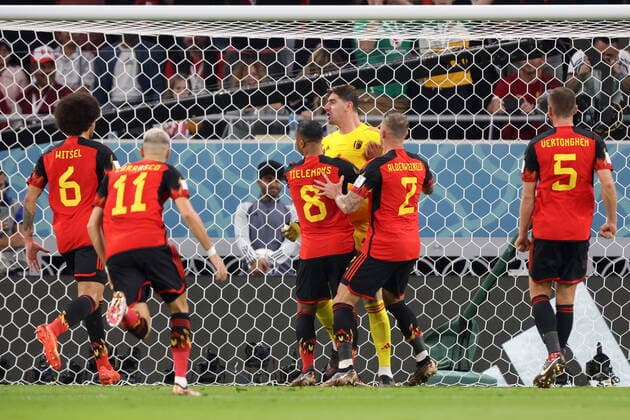 AR-RAJJAN 23.11.2022 MISTRZOSTWA SWIATA W PILCE NOZNEJ 2022 GRUPA F MECZ: BELGIA - KANADA --- 2022 FIFA World Cup, WM, Weltmeisterschaft, Fussball GROUP F MATCH IN AL RAYYAN: BELGIUM - CANADA YOURI TIELEMANS THIBAUT COURTOIS TOBY ALDERWEIRELD PILKARZE BELGII FOT. PIOTR KUCZA FOTOPYK NEWSPIX.PL --- Newspix.pl  221123PYK1022