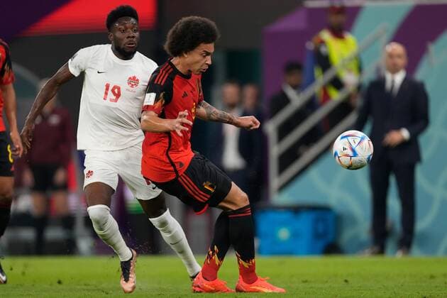 AR-RAYYAN, 23-11-2022 Ahmad Bin Ali Stadium, World Cup 2022 in Qatar game between Belgium and Canada, Canada player Davies Alphonso with Belgium player Axel Witsel during the match Belgium - Canada  x19314237x Copyright: