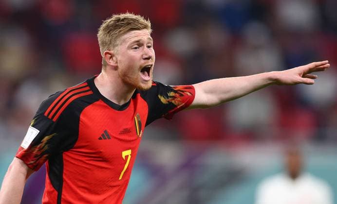 Al Rayyan, Qatar, 23rd November 2022. Kevin De Bruyne of Belgium tries to organise his team mates during the FIFA World Cup, WM, Weltmeisterschaft, Fussball 2022 match at Ahmad bin Ali Stadium, Al Rayyan. Picture credit should read: David Klein Sportimage EDITORIAL USE ONLY. No use with unauthorised audio, video, data, fixture lists, club league logos or live services. Online in-match use limited to 120 images, no video emulation. No use in betting, games or single club league player publications. SPI-2059-0030