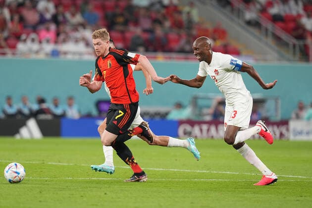 QAT, World Cup FIFA 2022, Group F, Belgium vs Canada 23 11 2022, Khalifa International Stadium, Doha, QAT, World Cup FIFA 2022, Group F, Belgium vs Canada, in picture Belgium s midfielder Kevin De Bruyne , Canada s midfielder Atiba Hutchinson nordphotoxGmbHx xBratic nph00250