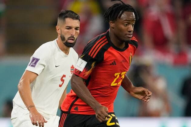 AR-RAYYAN, 23-11-2022 Ahmad Bin Ali Stadium, World Cup 2022 in Qatar game between Belgium and Canada, Belgium player Michy Batshuayi with Canada player Steven Vitoria during the match Belgium - Canada  x19314282x Copyright: