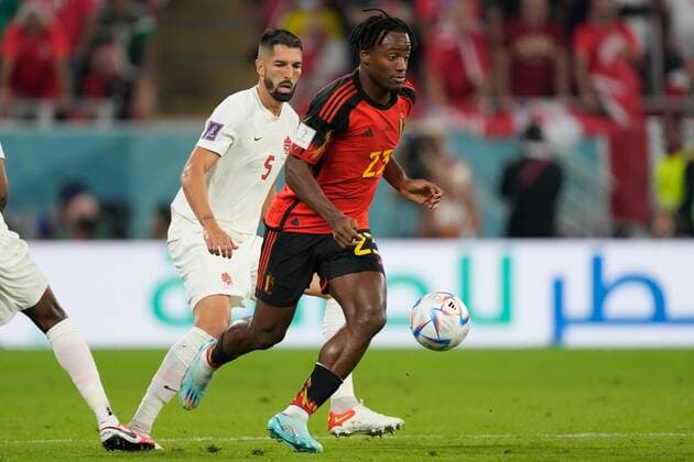 AR-RAYYAN, 23-11-2022 Ahmad Bin Ali Stadium, World Cup 2022 in Qatar game between Belgium and Canada, Belgium player Michy Batshuayi with Canada player Steven Vitoria during the match Belgium - Canada  x19314283x Copyright: