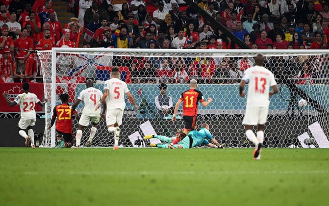 Football, Men, 2022 23 season, World Cup in Qatar, Group F 1 matchday , Belgium Canada at Ahmed bin Ali Stadium in Ar Rayyan, Michy Batshuayi Belgium scores the goal to 1 0 against Richie Laryea Canada , Kamal Miller Canada , Steven Vitoria Canada and goalkeeper Milan Borjan Canada , 23 11 2022, Copyright: xMatthiasxKochx