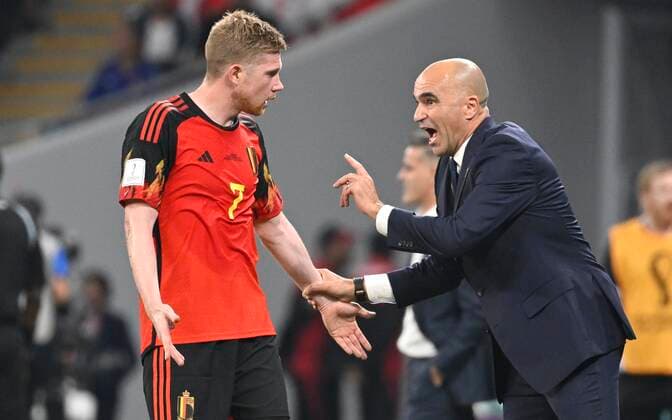 DOHA, QATAR - NOVEMBER 23 : De Bruyne Kevin forward of Belgium & Martinez Roberto head coach of Belgian Team during the FIFA World Cup, WM, Weltmeisterschaft, Fussball Qatar 2022 Groupe F match between Belgium and Canada at the Ahmad Bin Ali Stadium on November 23, 2022 in Doha, Qatar, 23 11 2022 ( Belgium v Canada - FIFA World Cup Qatar 2022 PhotoNews Panoramic 