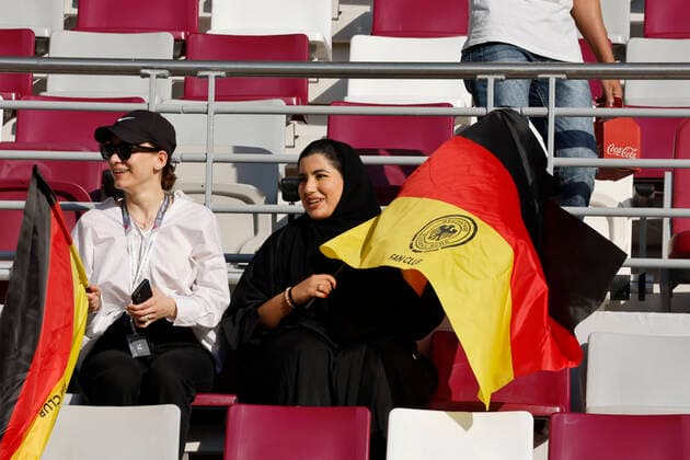 Coupe du Monde de Football au Qatar: Allemagne - Japon: les supporters November 23 2022 - Doha, Qatar : Soccer World Cup Qatar 2022 Group Stage Group E match Germany vs Japan. Germany or Japan won XX. Germany?s and Japan?s fans seen here. (Photo Henri Szwarc Starface-Polaris) 286284 2022-11-23 Doha Qatar  Copyright: xHenrixSwzarcx xStarfacex 0194869887st