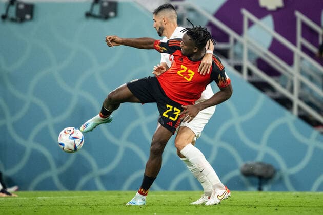 221123 Michy Batshuayi of Belgium and Steven Vitoria of Canada during the FIFA World Cup 2022 football match between Belgium and Canada on November 23, 2022 in Doha Photo Joel Marklund BILDBYRAN code JM JM0385 bbeng football football soccer fotball world cup football world cup football world cup 2022 fifa world cup 2022 belgium belgium canada canada,  Copyright: JOELxMARKLUND BB221123JM139