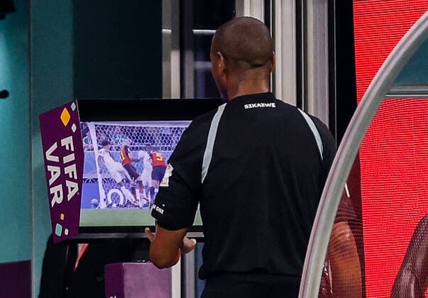 belgium vs canada AL-RAYYAN, AR - 23.11.2022: BELGIUM VS CANADA - Referee Janny Sikazwe reviews and calls a penalty in VAR during a match between Belgium and Canada, valid for the first round of the group stage of the World Cup, held at the Ahmed bin Ali Stadium in Al-Rayyan, Qatar. (Photo: Marcelo Machado de Melo Fotoarena) x2297937x  MarceloxMachadoxdexMelo