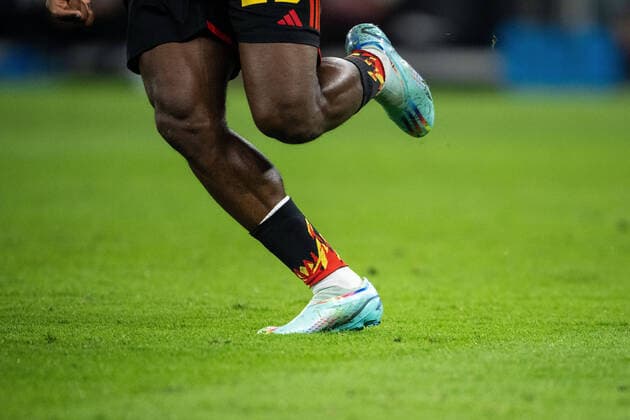 221123 Michy Batshuayi of Belgium?s shoes with rainbow details during the FIFA World Cup 2022 football match between Belgium and Canada on November 23, 2022 in Doha Photo Joel Marklund BILDBYRAN code JM JM0385 bbeng football football soccer fotball vm fotbols vm fotbols vm fotbols vm 2022 fifa world cup 2022 belgium belgium canada canada,  Copyright: JOELxMARKLUND BB221123JM140