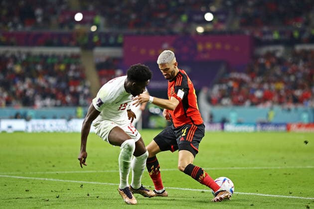 QAT: Belgium-Canada. Qatar 2022 World Cup. Yannick Carrasco da BÃ lgica disputa o lance com Alphonso Davies do Canada during the Qatar 2022 World Cup match, group F, date 1, between Belgium and Canada played at Ahmad Ben Ali Stadium on Nov 23, 2022 in Ar-Rayyan, Qatar. kpng Copyright: xPRESSINPHOTOx WC_221123_1018