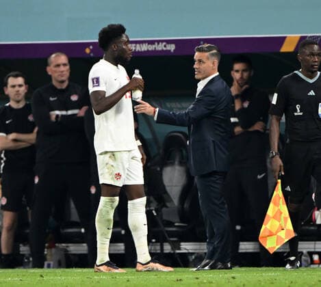 Football, Men, 2022 23 season, World Cup in Qatar, Group F 1 matchday , Belgium Canada at Ahmed bin Ali Stadium in Ar Rayyan, v l Alphonso Davies Canada , coach John Herdman Canada , 23 11 2022, Copyright: xMatthiasxKochx