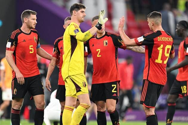 DOHA, QATAR - NOVEMBER 23 : Courtois Thibaut goalkeeper of Belgium, Vertonghen Jan defender of Belgium, Castagne Timothy defender of Belgium, Alderweireld Toby defender of Belgium and Dendoncker Leander midfielder of Belgium celebrating the victory after the FIFA World Cup, WM, Weltmeisterschaft, Fussball Qatar 2022 Groupe F match between Belgium and Canada at the Ahmad Bin Ali Stadium on November 23, 2022 in Doha, Qatar, 23 11 2022 ( Belgium v Canada - FIFA World Cup Qatar 2022 PhotoNews Panoramic
