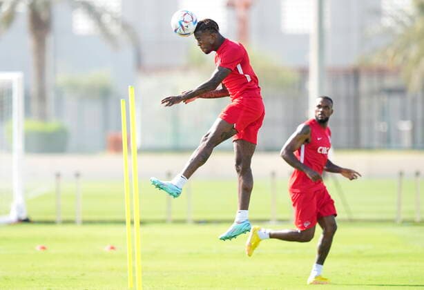 November 24, 2022, DOHA, QATAR: Canada forward Ike Ugbo, left, heads the ball in a drill during practice at the World Cup in Doha, Qatar during on Thursday, November 24, 2022. Canada News - November 24, 2022  - ZUMAc35_ 20221124_zaf_c35_005 Copyright: xNathanxDenettex