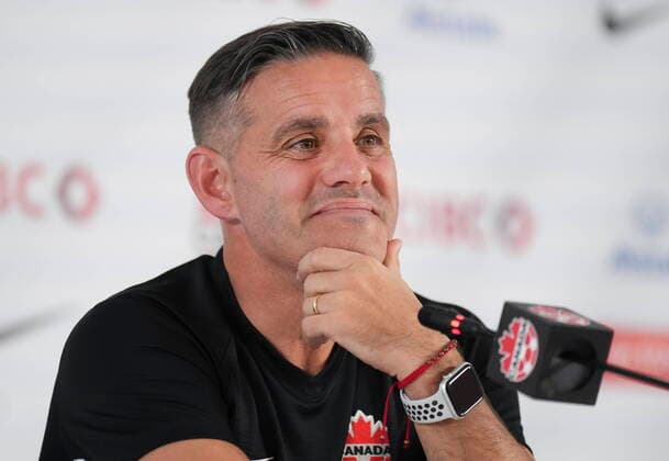 November 24, 2022, DOHA, QATAR: Canada head coach John Herdman speaks to the media during a press conference, PK, Pressekonferenz at the World Cup in Doha, Qatar during on Thursday, November 24, 2022. Canada News - November 24, 2022  - ZUMAc35_ 20221124_zaf_c35_021 Copyright: xNathanxDenettex